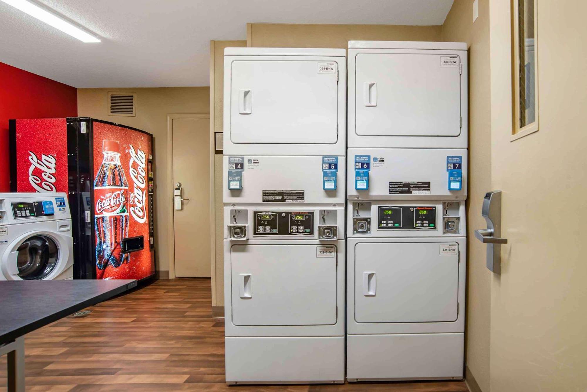 Suburban Studios Montgomery East I-85 Bagian luar foto