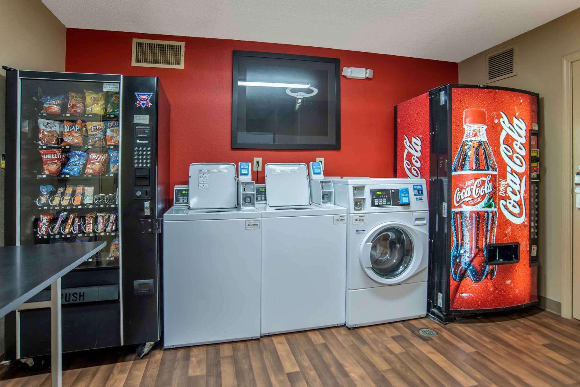 Suburban Studios Montgomery East I-85 Bagian luar foto