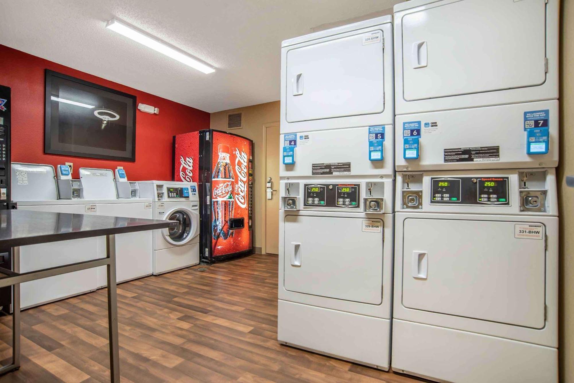Suburban Studios Montgomery East I-85 Bagian luar foto