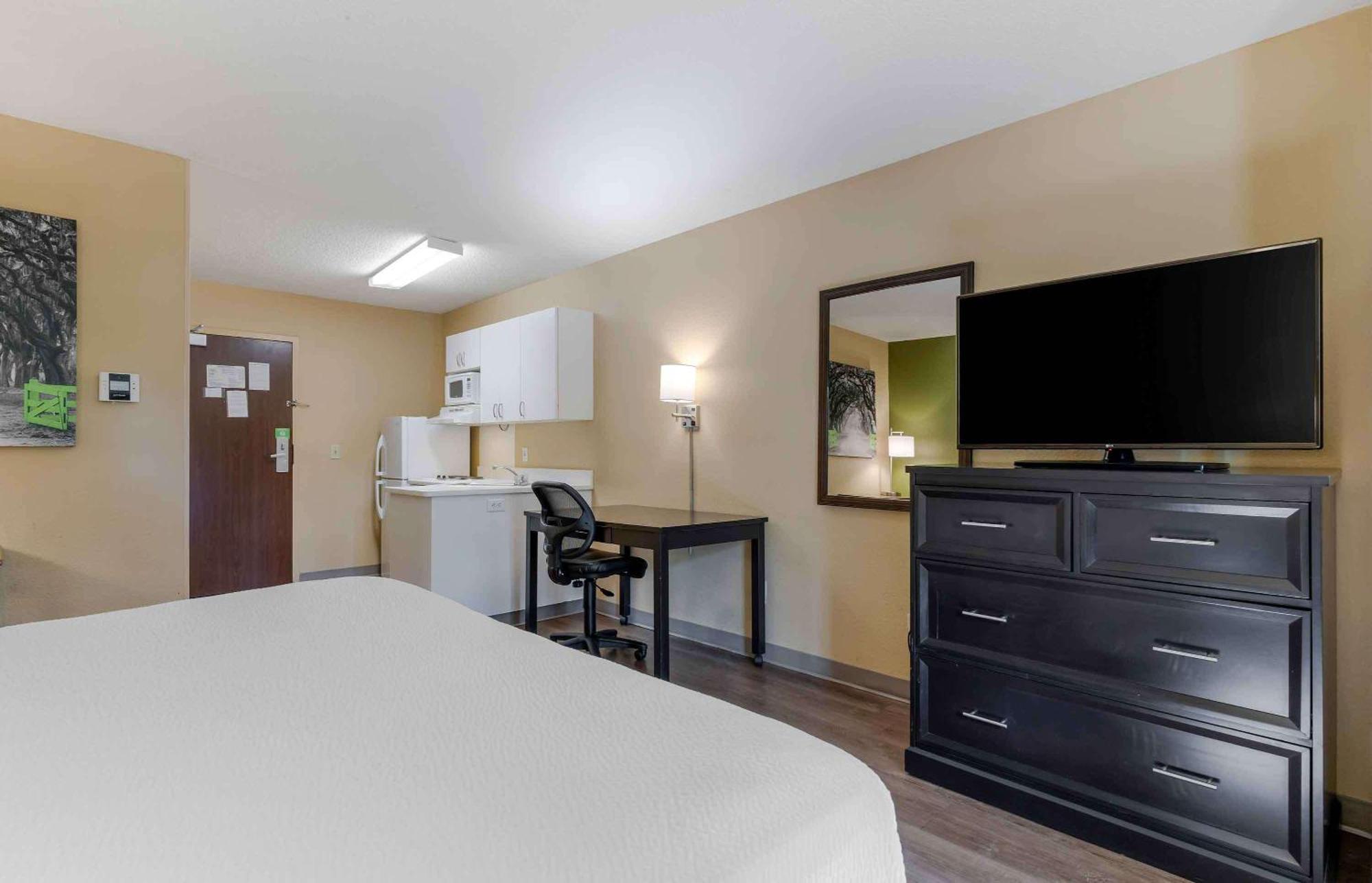 Suburban Studios Montgomery East I-85 Bagian luar foto