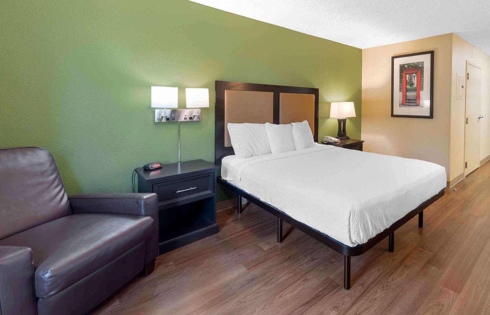 Suburban Studios Montgomery East I-85 Bagian luar foto