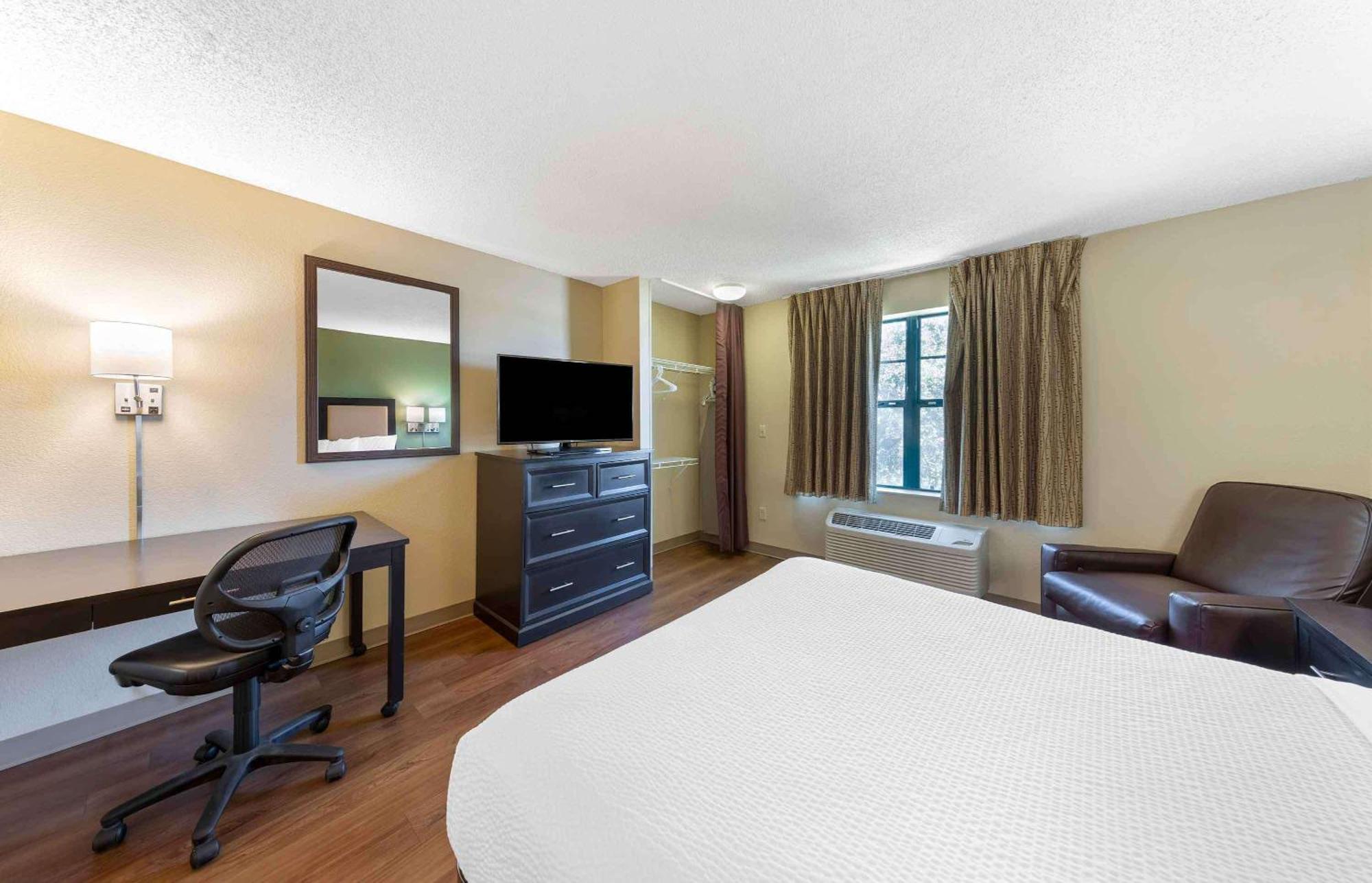 Suburban Studios Montgomery East I-85 Bagian luar foto