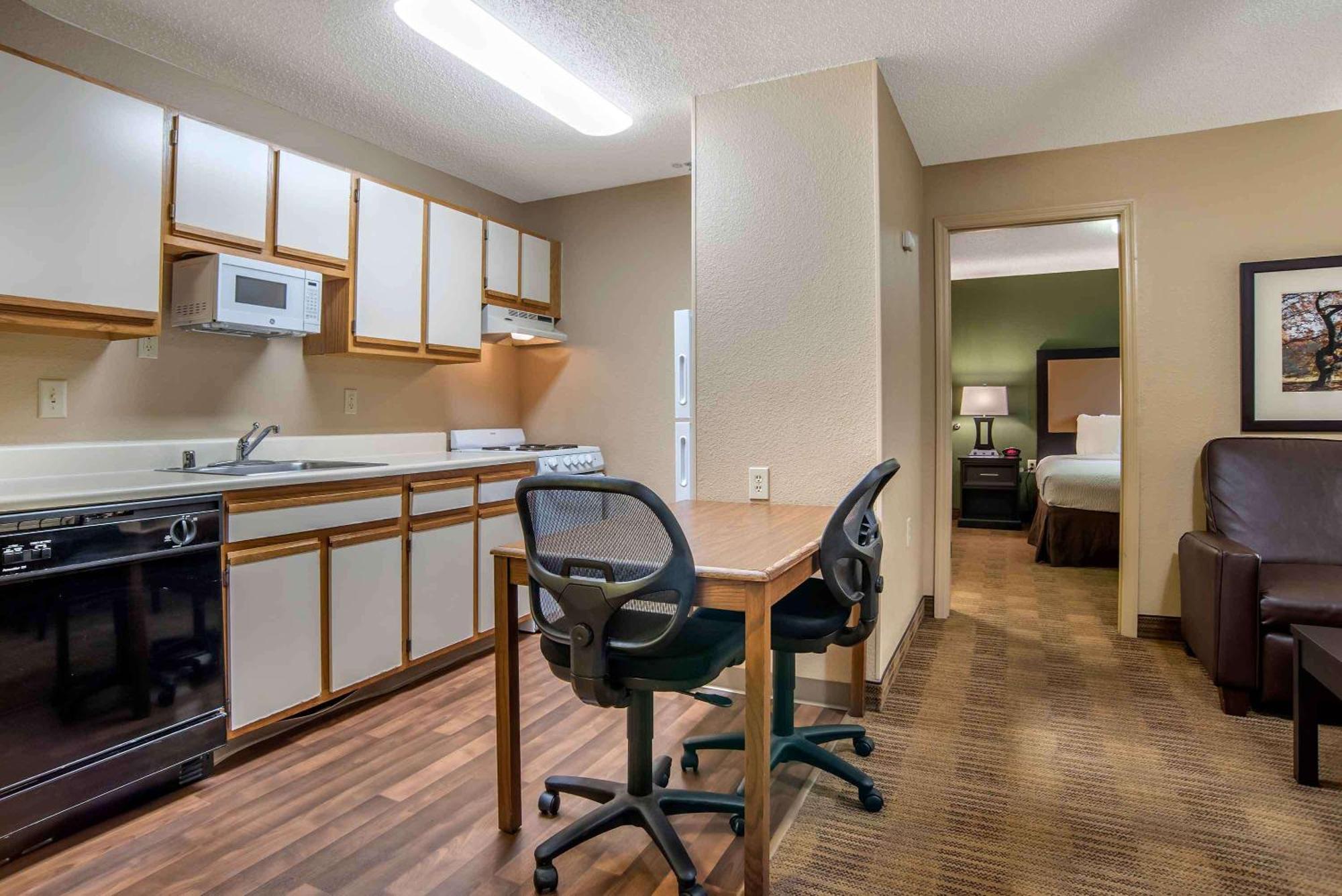 Suburban Studios Montgomery East I-85 Bagian luar foto