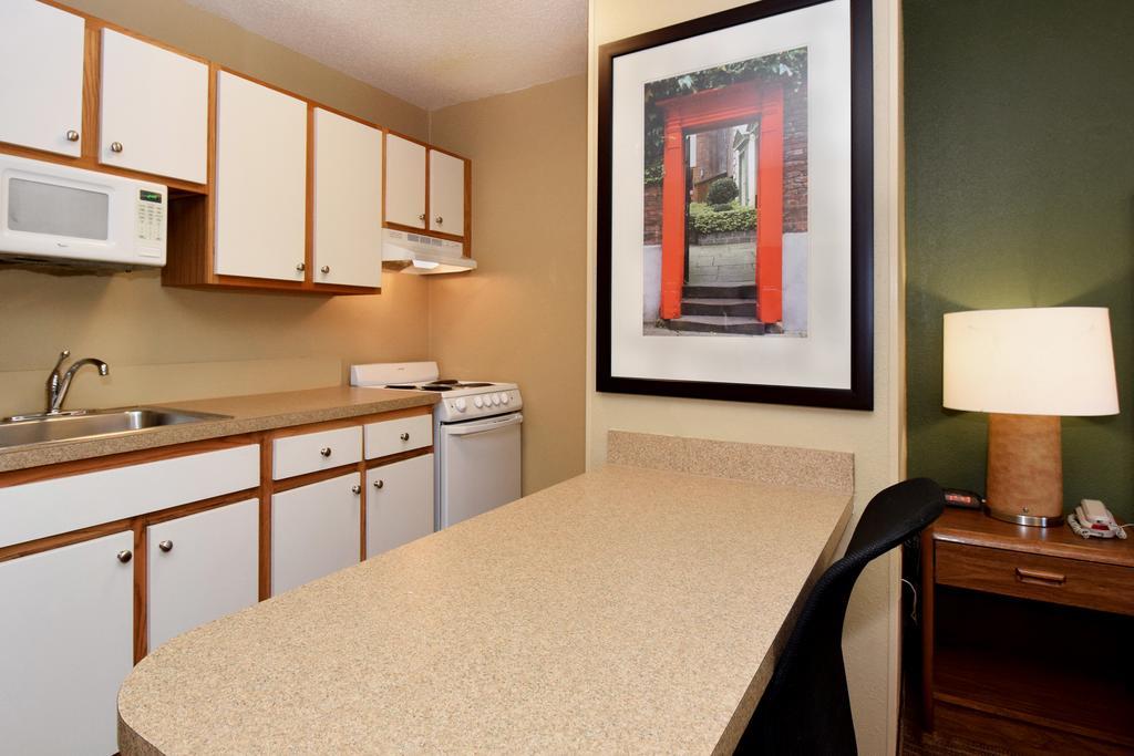 Suburban Studios Montgomery East I-85 Bagian luar foto
