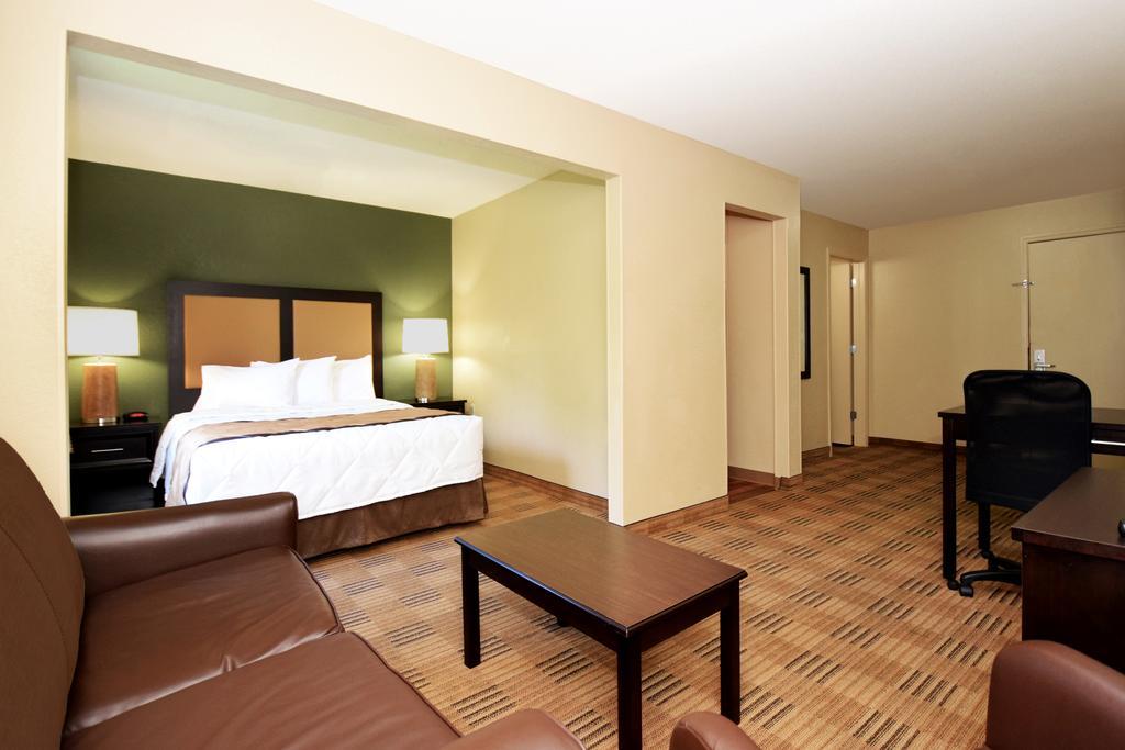 Suburban Studios Montgomery East I-85 Bagian luar foto