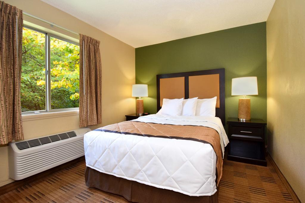 Suburban Studios Montgomery East I-85 Bagian luar foto